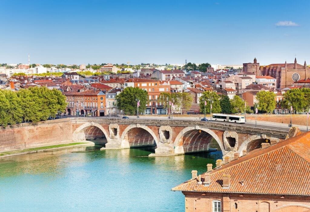 Le Pont-Neuf et les quais de la Garonne à Toulouse